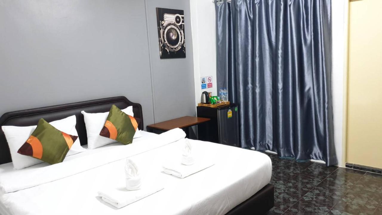 Ada Apartment - อาดา อพาร์ทเมนท์ Бангкок Екстер'єр фото
